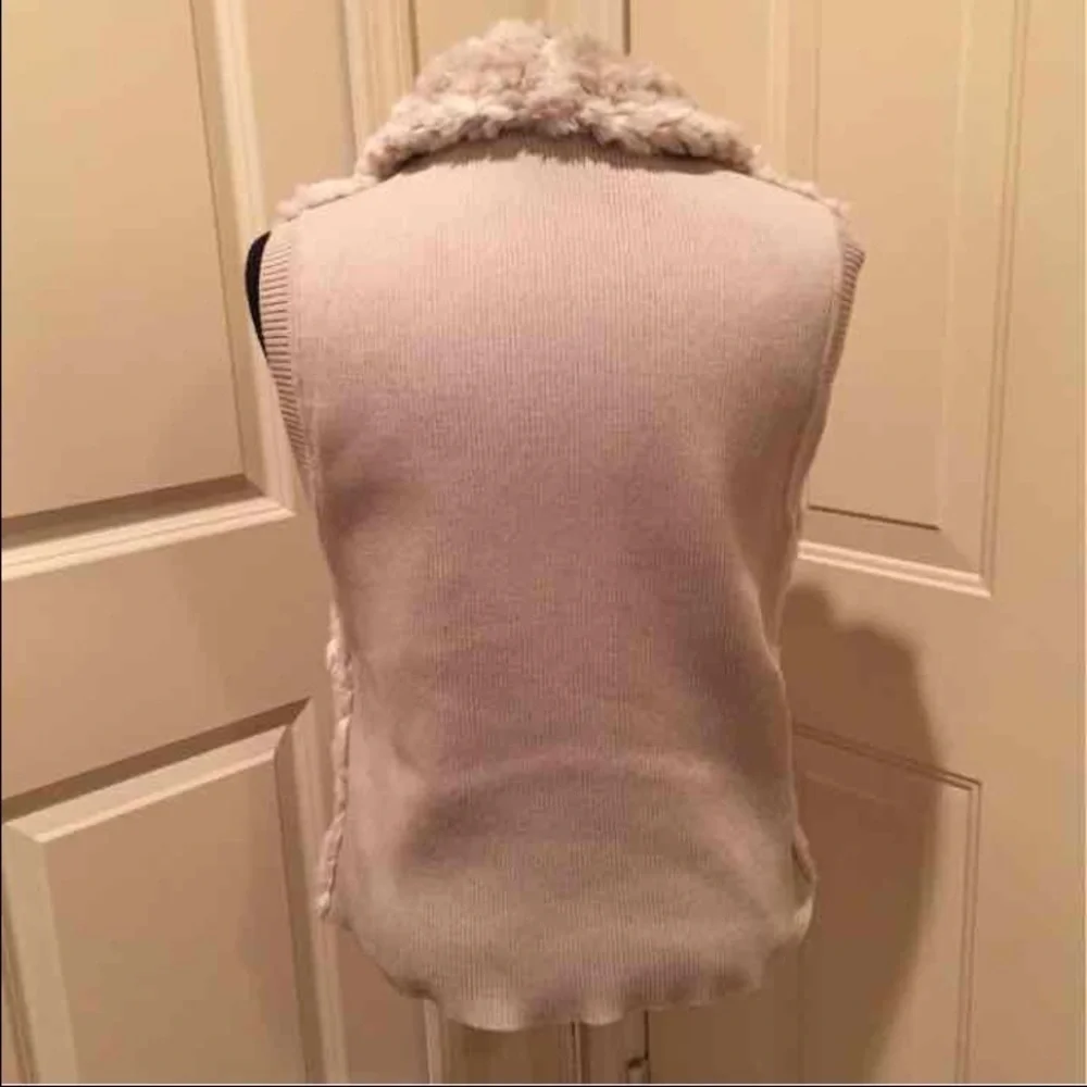 𝅺beige Faux Fur Sweater Vest